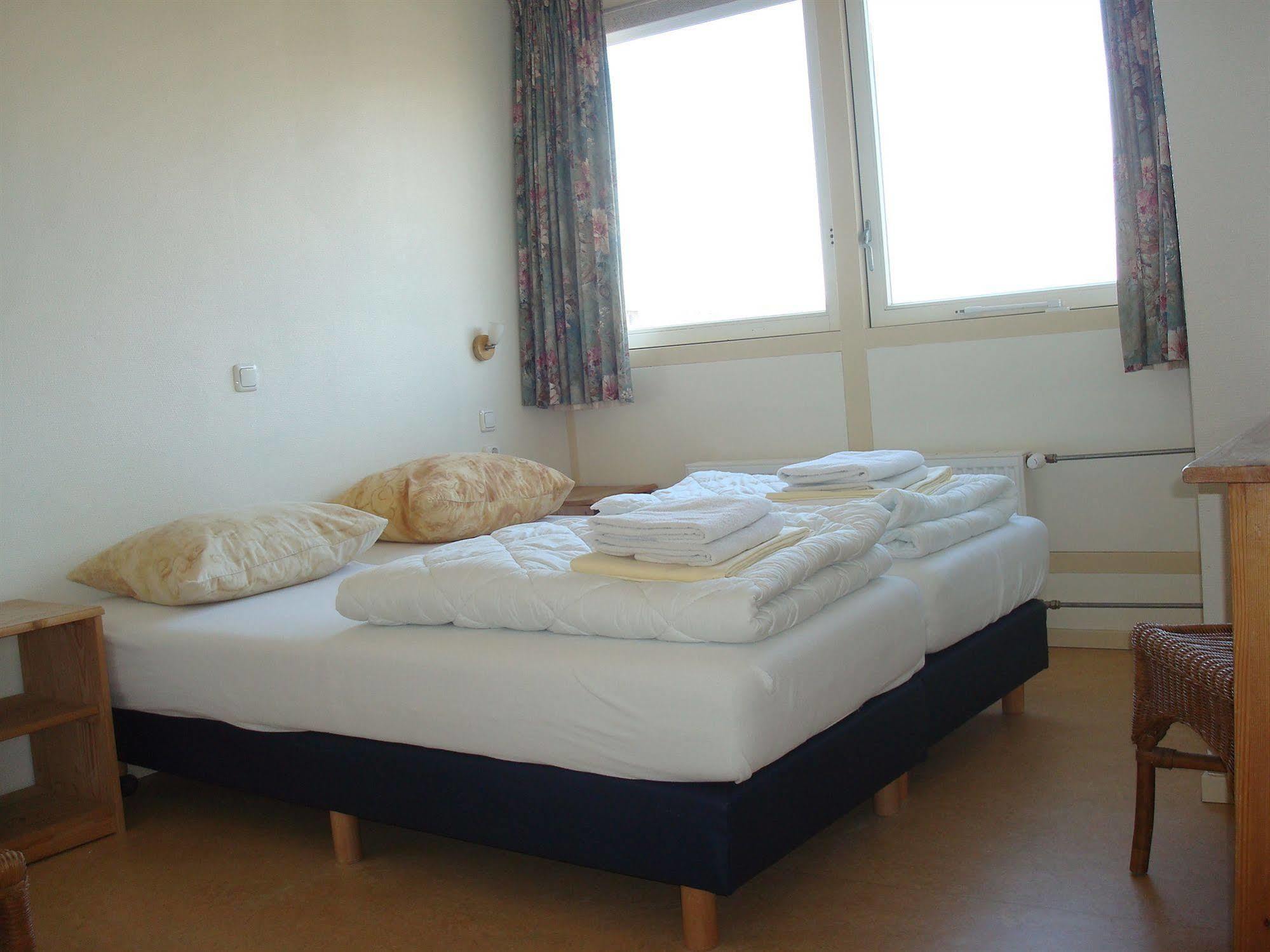 Hotel Rasch Bergen aan Zee Extérieur photo