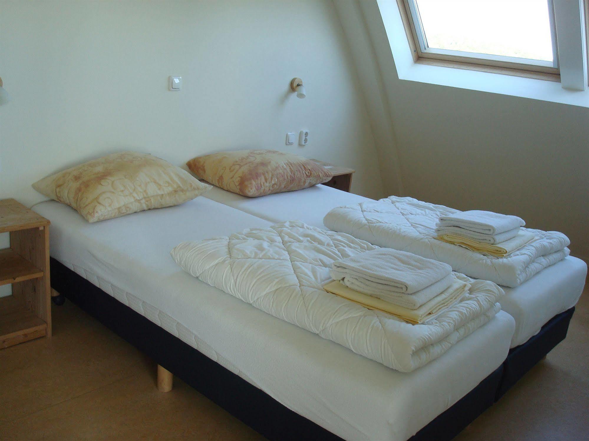 Hotel Rasch Bergen aan Zee Extérieur photo